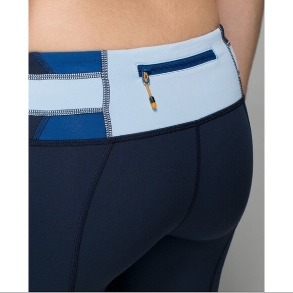 Lululemon Navy Run Inspire Crop II Size 6 - Picture 7 of 16